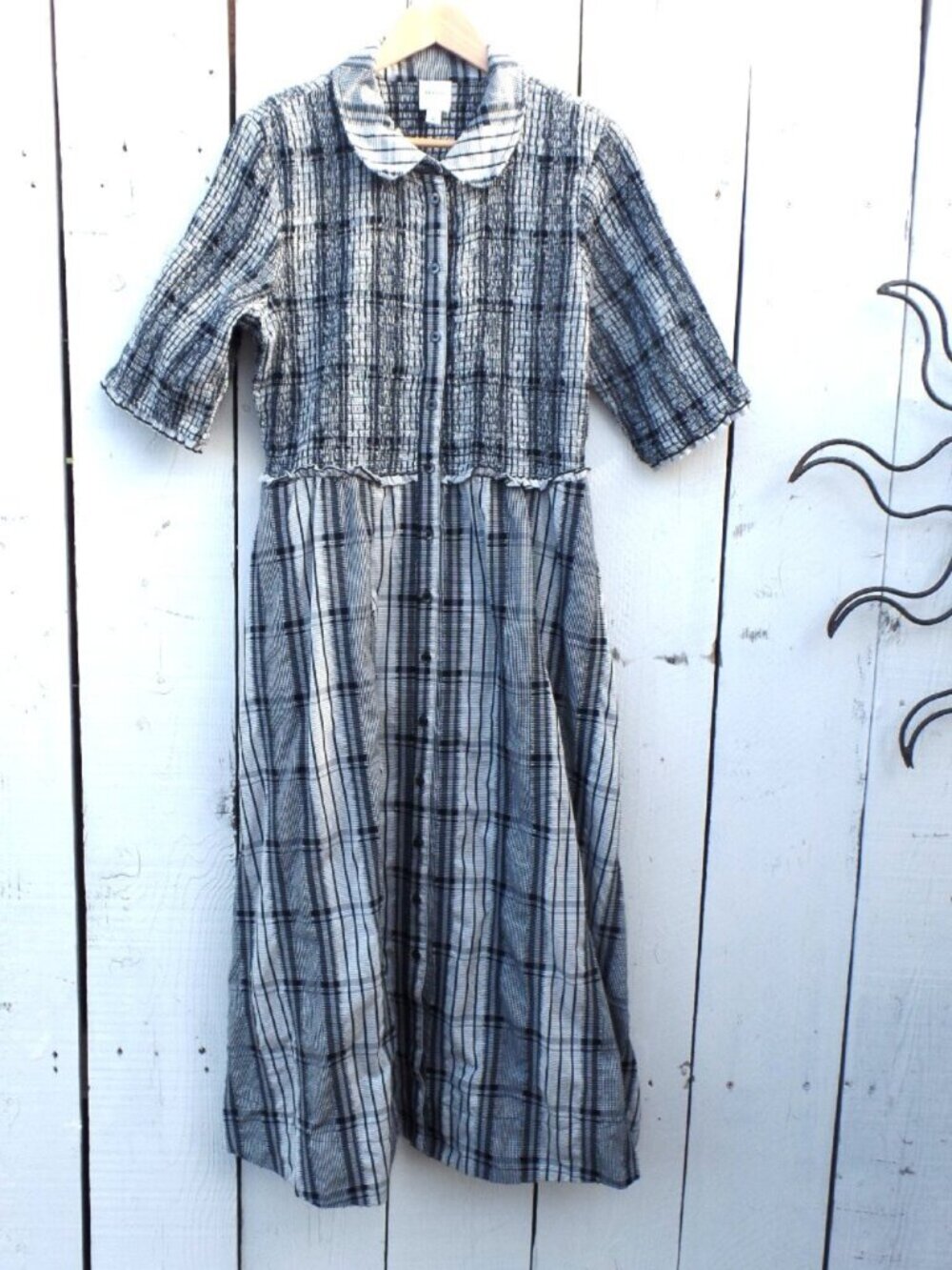 clothes - Picture 2 of 10